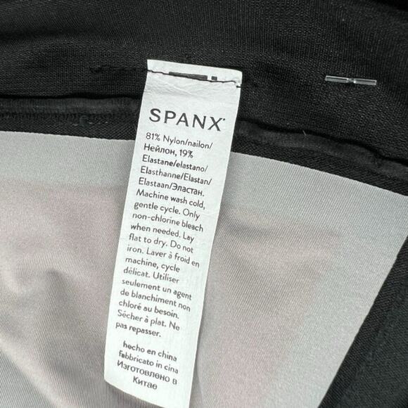 Spanx | OnCore Sculpt Mid-Thigh Short | Very Black | Size Small - Picture 9 of 10
